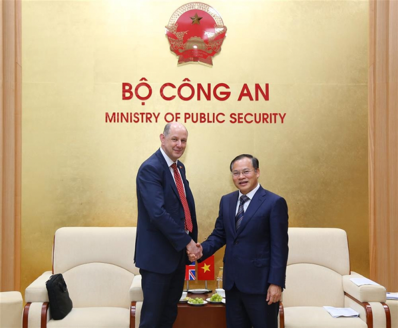 Deputy Minister Nguyen Van Long receives Under-Secretary at UK Foreign, Commonwealth and Development Office  -0