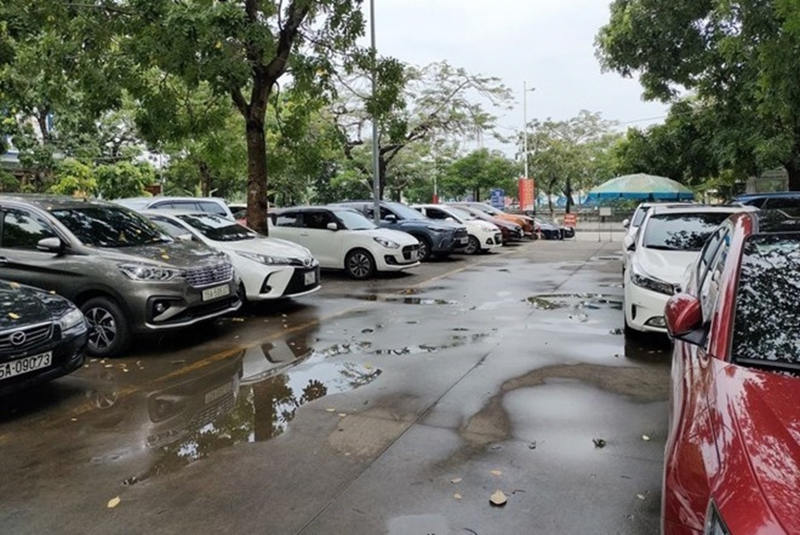 Chủ xe ô tô Hải Phòng nháo nhác tìm chỗ đỗ trước “lệnh cấm” -0