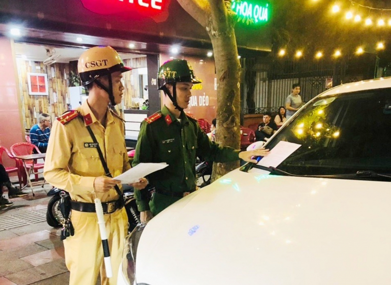 Chủ xe ô tô Hải Phòng nháo nhác tìm chỗ đỗ trước “lệnh cấm” -0