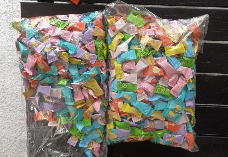 Hàng chục học sinh bị ngộ độc, nghi do ăn quà vặt  -0