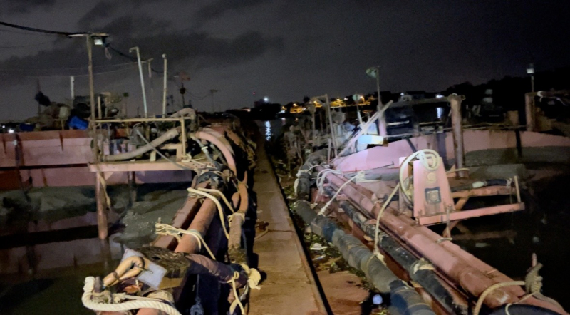 Khởi tố, bắt giam 24 đối tượng trong đường dây khai thác cát trái phép “khủng” -0