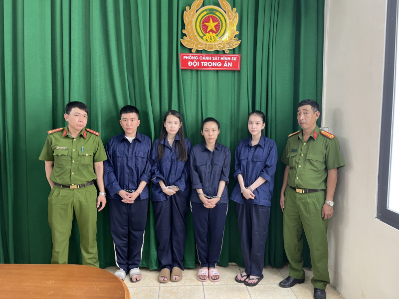 Triệt phá tụ điểm mại dâm núp bóng nhà hàng thu lợi bất chính 10 tỷ đồng/tháng -0