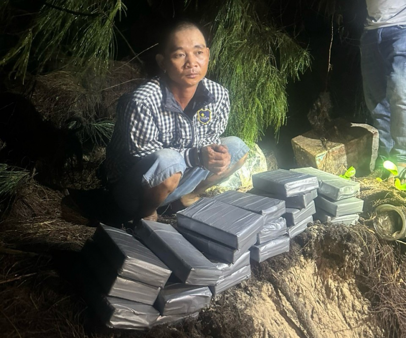 Vô tình phát hiện hơn 20kg ma túy trên bãi biển, âm thầm mang về cất giấu…  -0