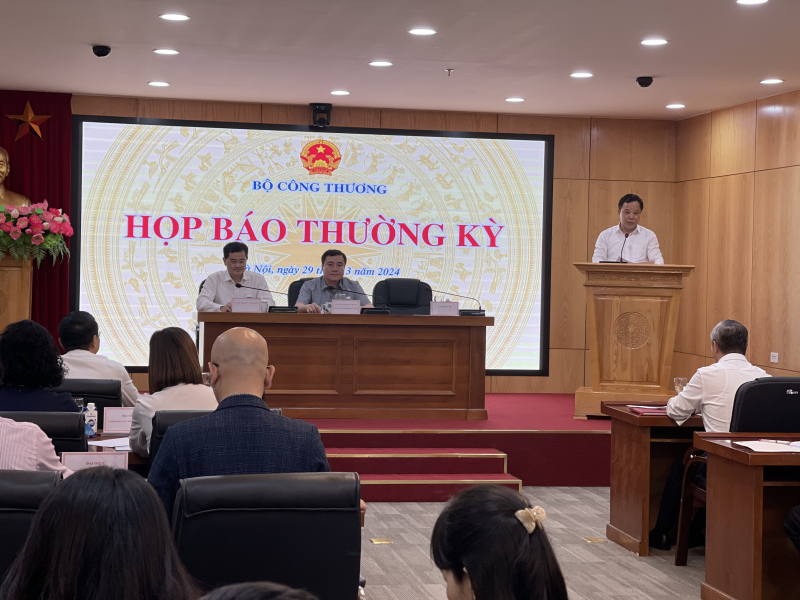 Đơn hàng gia tăng, hoạt động xuất khẩu phục hồi mạnh mẽ -0