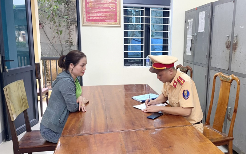 Tạm giữ 2 xe ô tô cùng gắn biển xanh 38A – 1169 -0