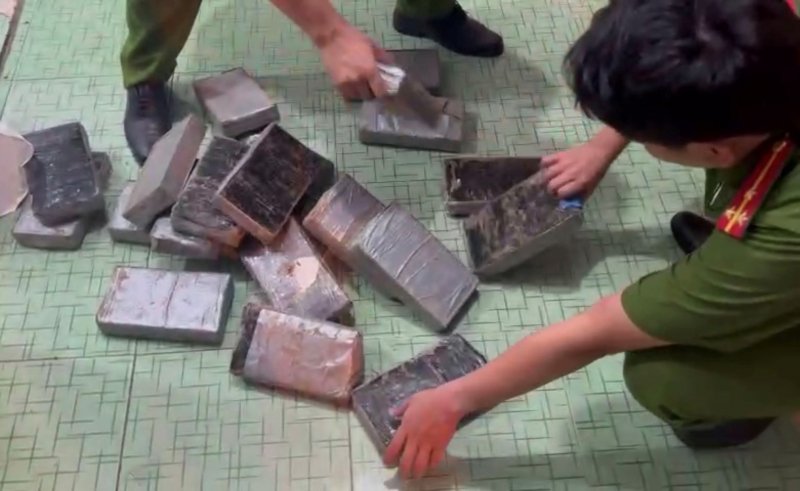 Bà Rịa-Vũng Tàu: Liên tiếp phát hiện và thu giữ hàng chục kg ma túy trên bờ biển -1