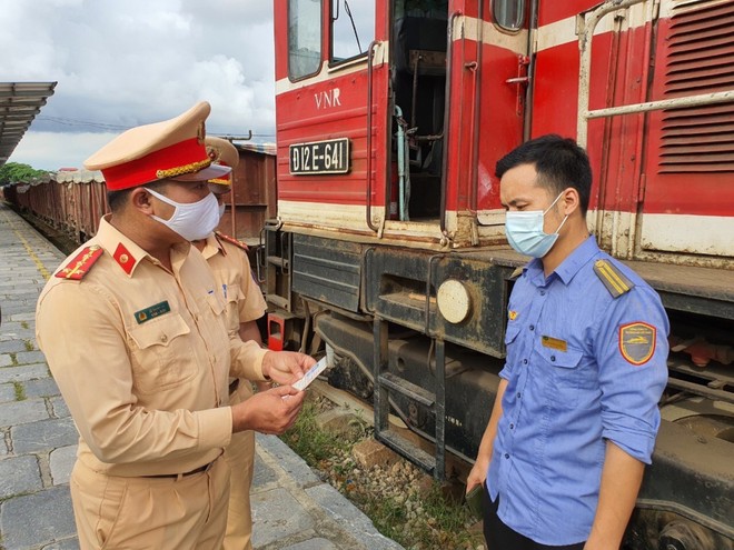 Những đề xuất về nhiệm vụ, quyền hạn của lực lượng CSGT trong giao thông đường sắt -0