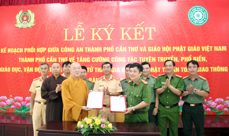 Phối hợp tuyên truyền, vận động tăng ni, phật tử tham gia đảm bảo TTATGT  -0