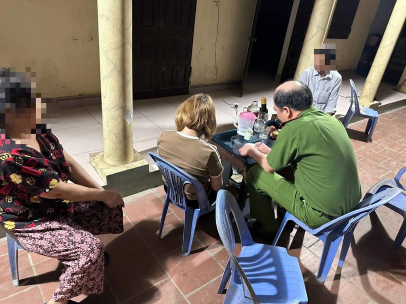 Công an phường kịp thời ngăn chặn người phụ nữ có ý định tự tử -0