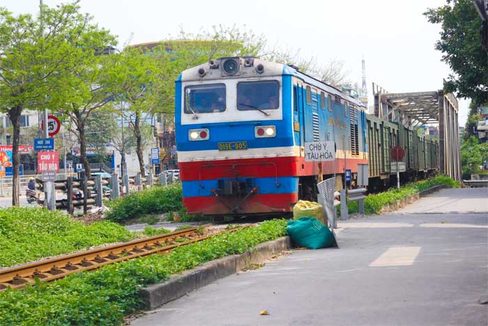 Kiến nghị cho phép sử dụng hành lang đường sắt làm đường gom -0