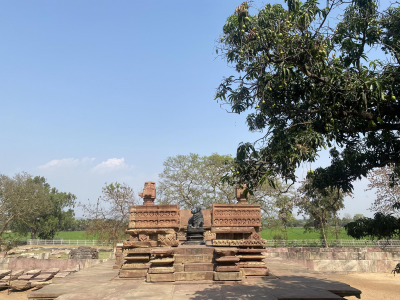 Thăm ngôi đền hơn 800 năm tuổi được xây dựng trên cát -0