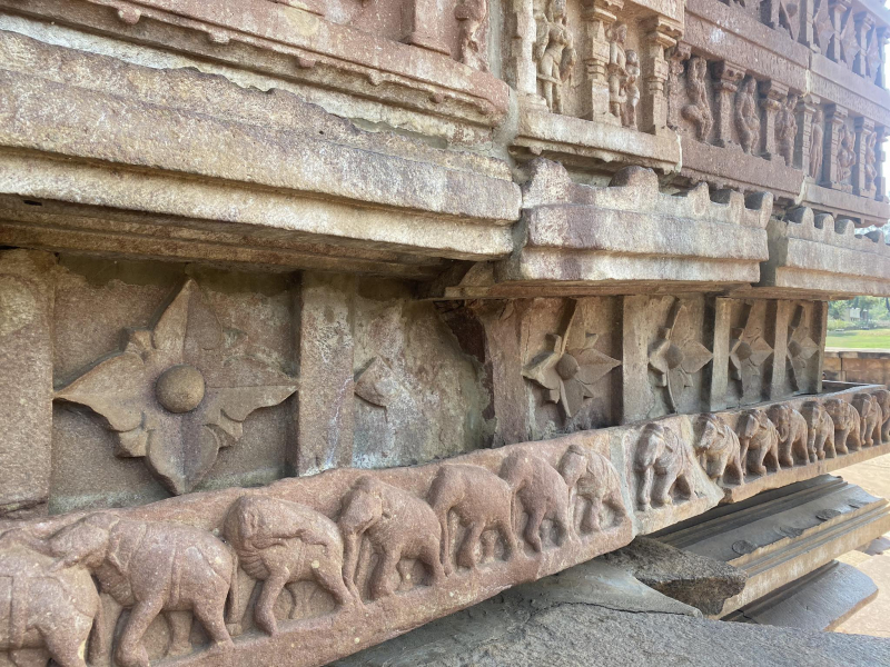 Thăm ngôi đền hơn 800 năm tuổi được xây dựng trên cát -0