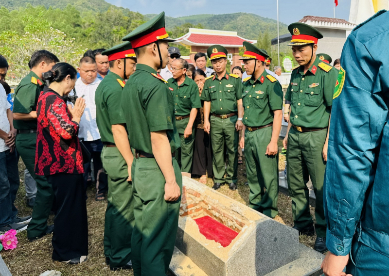 Tổ chức truy điệu và an táng hài cốt liệt sĩ vừa tìm thấy ở Phú Yên -0