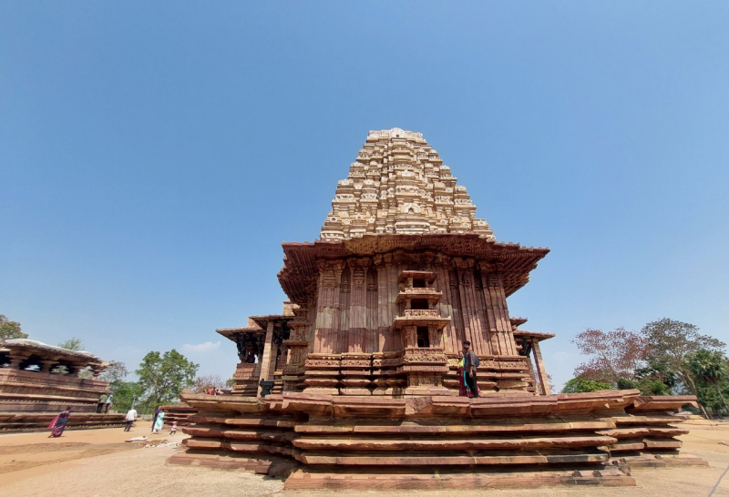 Thăm ngôi đền hơn 800 năm tuổi được xây dựng trên cát -0