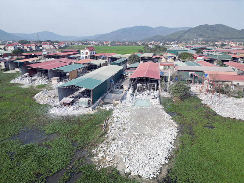 Hàng trăm cơ sở chế tác đá mỹ nghệ thi nhau nhả bụi -1