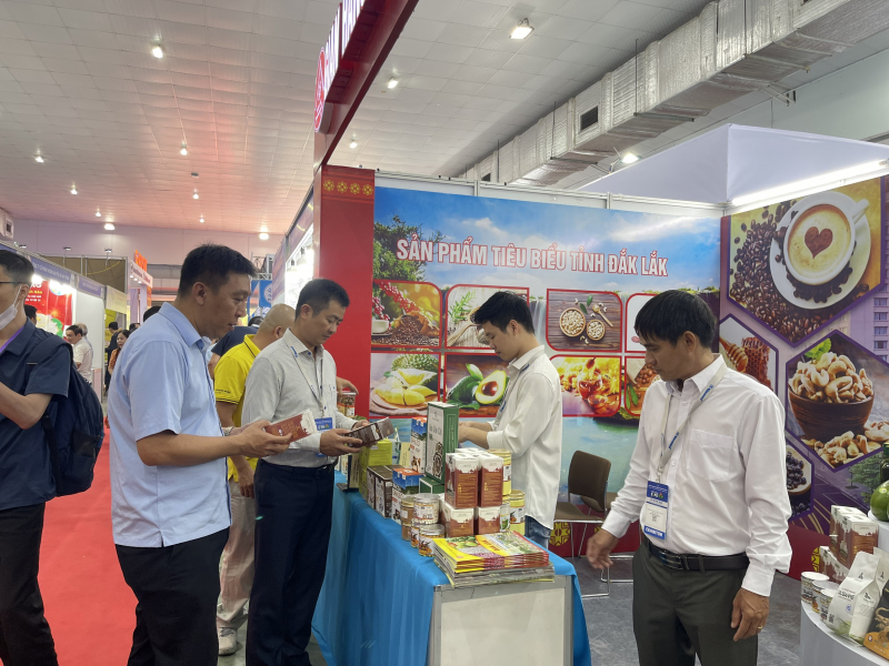 Hơn 480 doanh nghiệp thuộc 16 quốc gia và vùng lãnh thổ tham gia Vietnam Expo 2024 -0