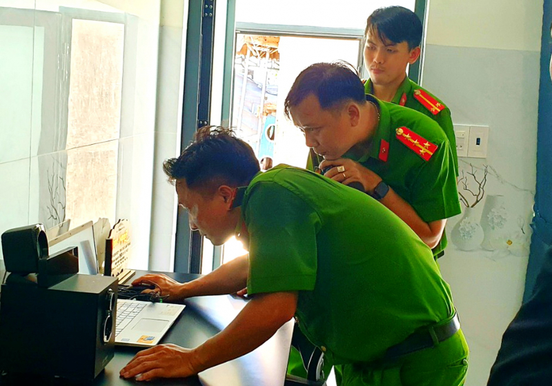 Bắt thêm 4 đối tượng trong nhóm “tín dụng đen” do “nữ quái” có hai tiền sự cầm đầu -0