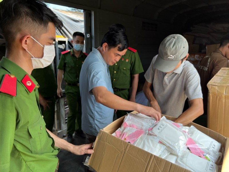 Phát hiện lô hàng hơn 2 tỷ đồng nghi nhập lậu tại ga Sóng Thần -0