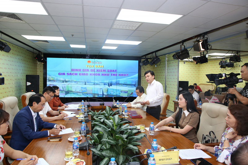 Việc Nhà nước định giá SGK sẽ tạo ra sự cạnh tranh lành mạnh -0