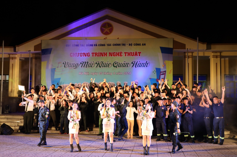 Nghệ sĩ Công an “Hát mãi khúc quân hành”: Sôi động và đầy sức trẻ -0