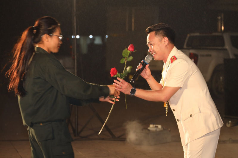 Nghệ sĩ Công an “Hát mãi khúc quân hành”: Sôi động và đầy sức trẻ -3