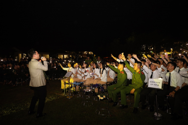 Nghệ sĩ Công an “Hát mãi khúc quân hành”: Sôi động và đầy sức trẻ -4