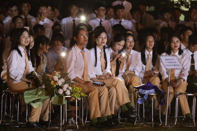 Nghệ sĩ Công an “Hát mãi khúc quân hành”: Sôi động và đầy sức trẻ -5