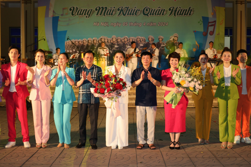 Nghệ sĩ Công an “Hát mãi khúc quân hành”: Sôi động và đầy sức trẻ -0