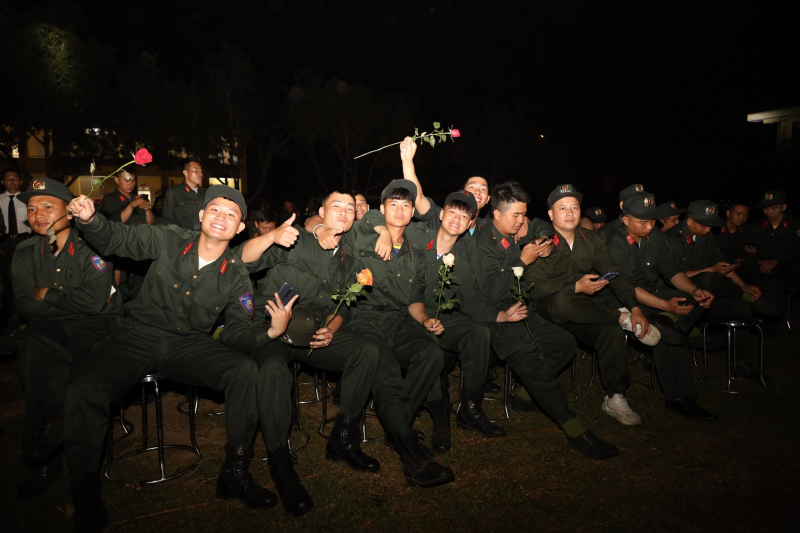 Nghệ sĩ Công an “Hát mãi khúc quân hành”: Sôi động và đầy sức trẻ -6