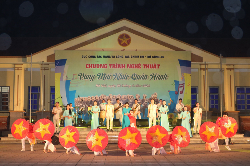 Nghệ sĩ Công an “Hát mãi khúc quân hành”: Sôi động và đầy sức trẻ -9