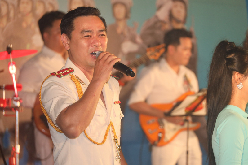 Nghệ sĩ Công an “Hát mãi khúc quân hành”: Sôi động và đầy sức trẻ -2