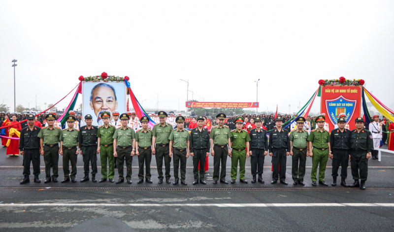 Luyện tập thuần thục, phục vụ tốt Lễ kỷ niệm 50 năm Ngày truyền thống lực lượng Cảnh sát cơ động -0