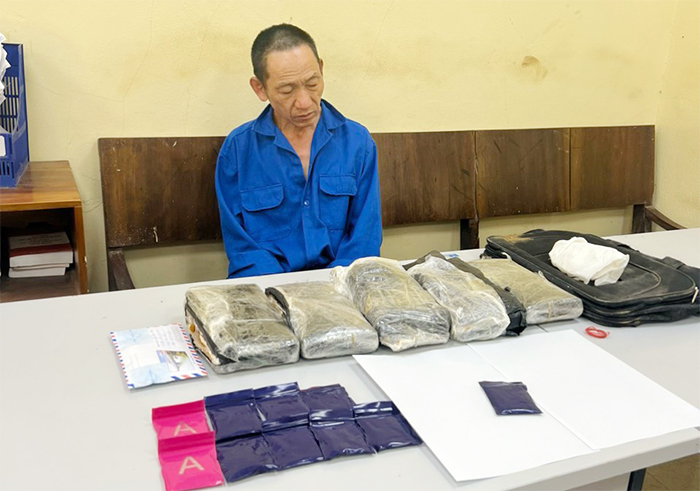 Khen thưởng các đơn vị có thành tích xuất sắc trong công tác đấu tranh với tội phạm -1
