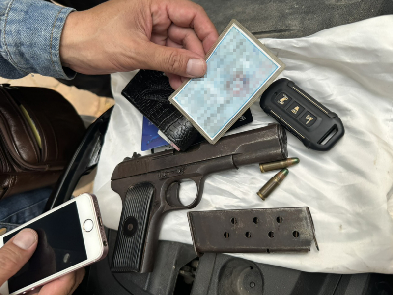 'Dắt' súng đi dạo phố, giữa đường “đụng” Cảnh sát 141 -0