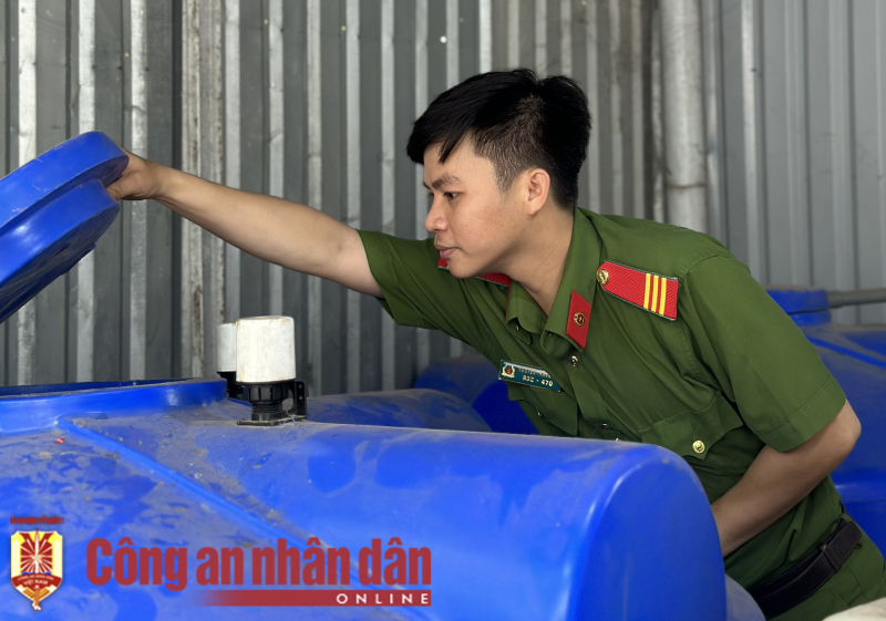Công an các tỉnh, thành ĐBSCL hỗ trợ cấp nước ngọt miễn phí cho người dân vùng hạn mặn -0