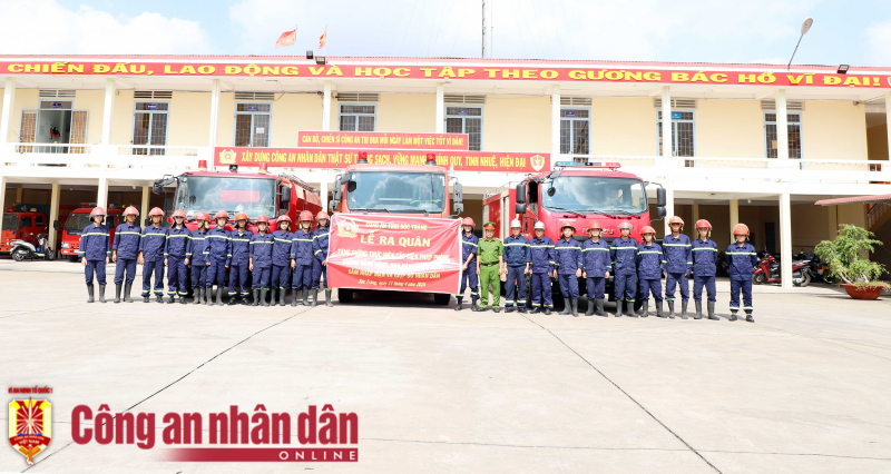 Công an các tỉnh, thành ĐBSCL hỗ trợ cấp nước ngọt miễn phí cho người dân vùng hạn mặn -0