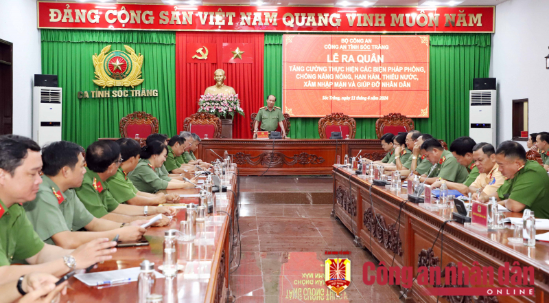 Công an các tỉnh, thành ĐBSCL hỗ trợ cấp nước ngọt miễn phí cho người dân vùng hạn mặn -0