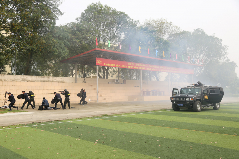Diễn tập phương án xử lý tình huống đảm bảo an toàn các hoạt động Kỷ niệm 70 năm chiến thắng Điện Biên Phủ -0