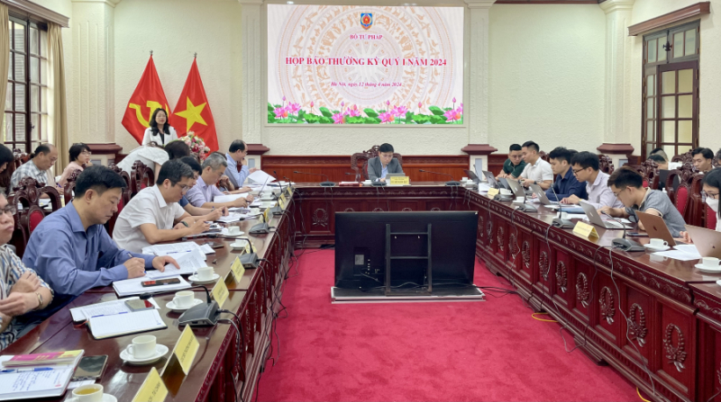 Bộ Tư pháp họp báo giải đáp nhiều vấn đề “nóng” -0
