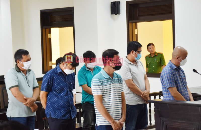 Gây thất thoát hơn 36 tỷ đồng, 7 cựu cán bộ ngân hàng lĩnh hơn 45 năm tù -0