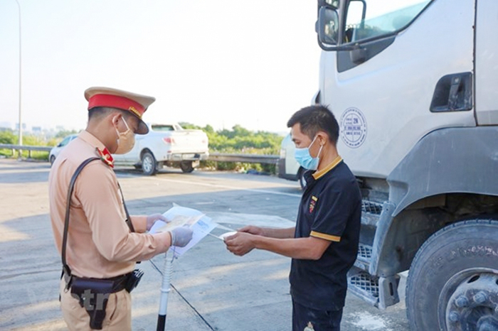 CSGT nỗ lực vì bình yên trên những tuyến đường -0