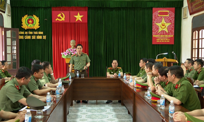 Khen thưởng cho Ban chuyên án khám phá vụ 