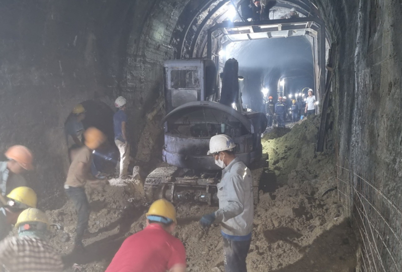      Tập trung nhiều biện pháp khắc phục sự cố sạt lở hầm Bãi Gió -0