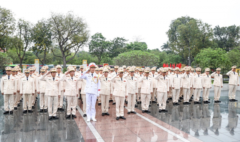 Lực lượng Cảnh sát cơ động báo công dâng Bác những thành tích xuất sắc qua 50 năm -1