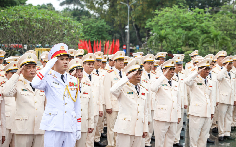 Lực lượng Cảnh sát cơ động báo công dâng Bác những thành tích xuất sắc qua 50 năm -2