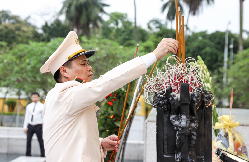 Lực lượng Cảnh sát cơ động báo công dâng Bác những thành tích xuất sắc qua 50 năm -1