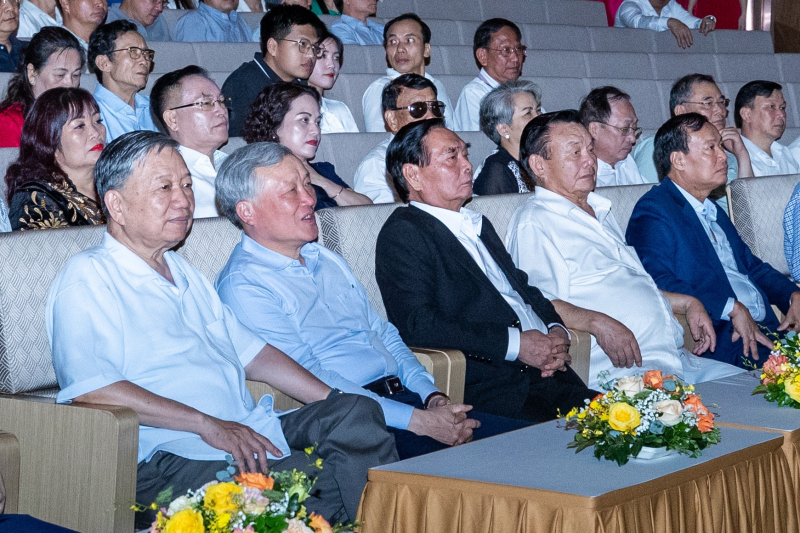 Chương trình nghệ thuật “50 năm Cảnh sát Cơ động – Những chặng đường vẻ vang”: Hoành tráng, mãn nhãn và đong đầy cảm xúc -0