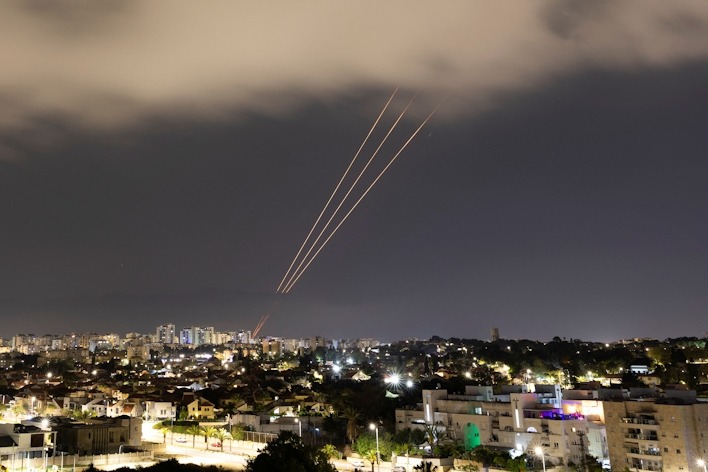 Phương Tây phản ứng sau khi Iran phóng hàng trăm tên lửa và UAV vào Israel -0