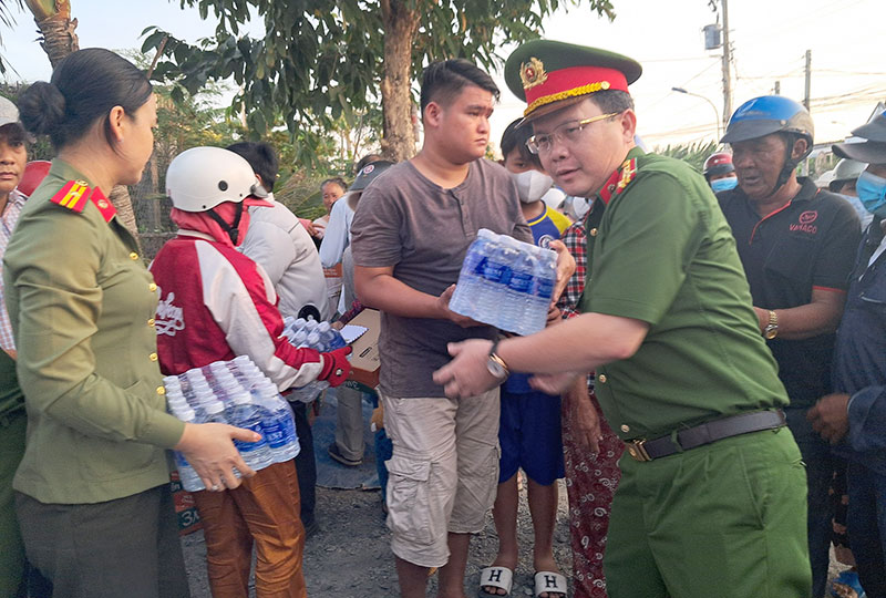 Nỗ lực cung cấp nước sinh hoạt cho người dân -0