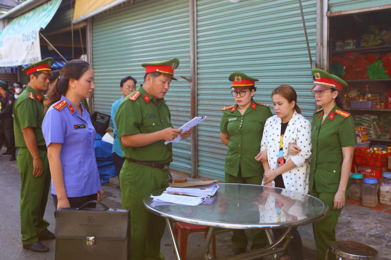 Khởi tố 18 bị can đem quan tài đến nhà chủ hụi gây áp lực đòi nợ -0